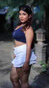 Jigyasa 27 years well mannered companion